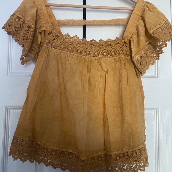 dark yellow cutesy top with lacey look - Picture 1 of 3